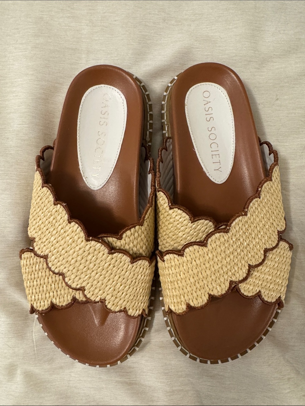 NWOT Oasis Society Brown & Natural Woven Scallop Slide Mules